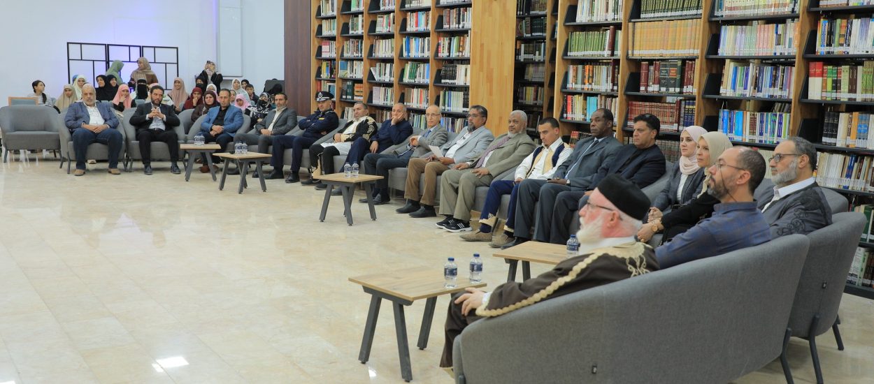 استطلاع آراء  الزوار والرواد بمناسبة الذكرى السنوية الرابعة لافتتاح المركز.