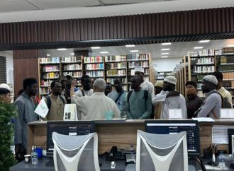 زيارة وفد من طلاب كلية الدعوة الإسلامية مركز الشيخ علي الغرياني للكتاب